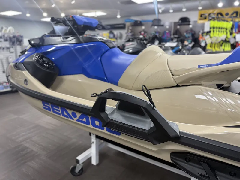 Slide: The Image of Sea-Doo 13ta - Wake Pro 230 W/snd 2026 - 8