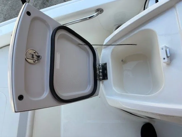 Slide: The Image of Boston Whaler 130 Super Sport 2026 - 10
