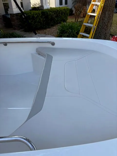 Slide: The Image of Boston Whaler 130 Super Sport 2026 - 15