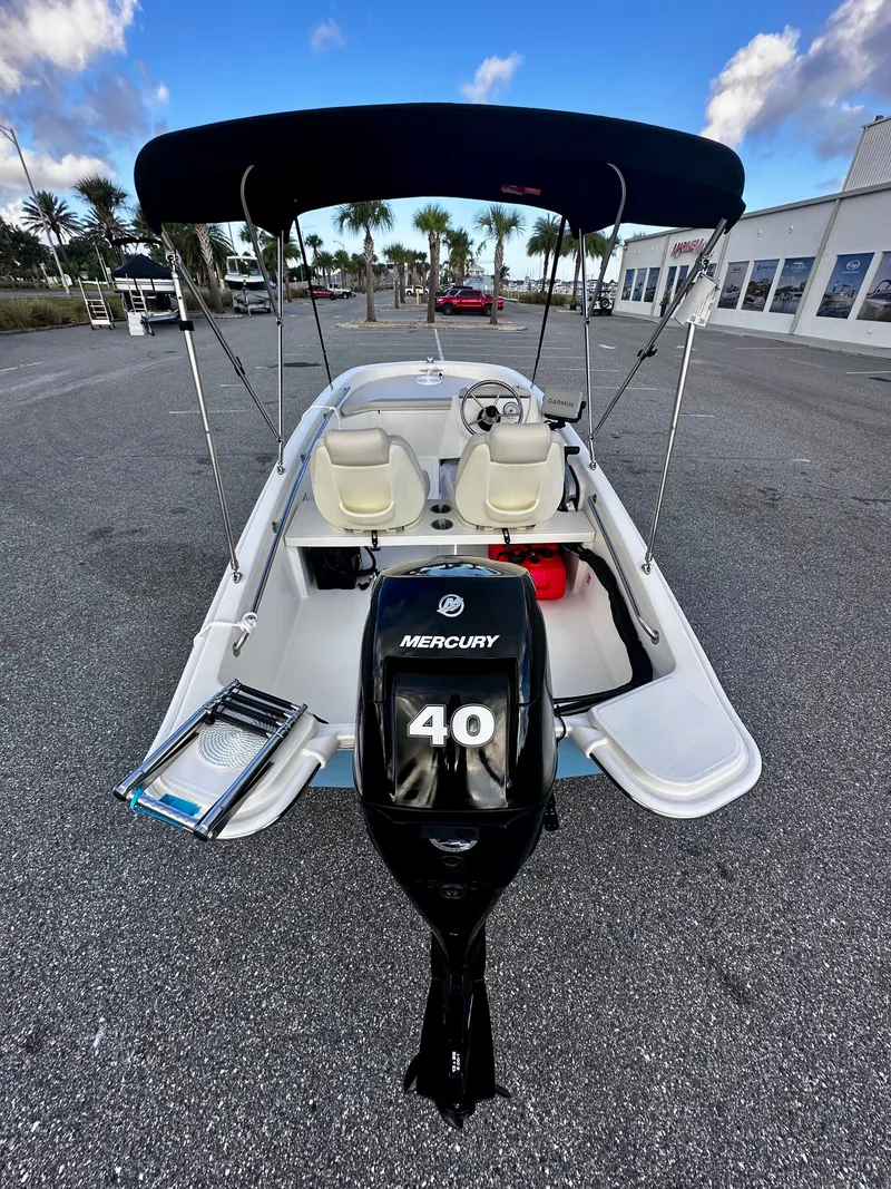 Slide: The Image of Boston Whaler 130 Super Sport 2026 - 9