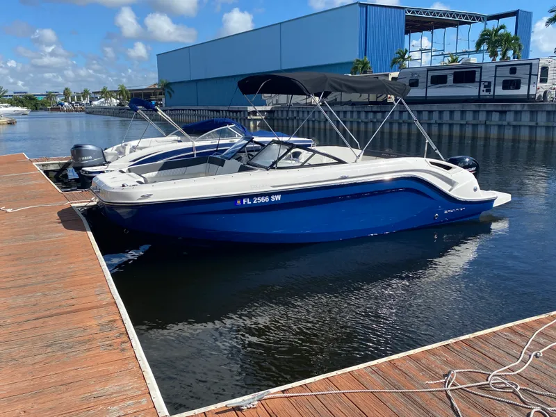 Slide: The Image of Bayliner DX 2200 2021 - 0