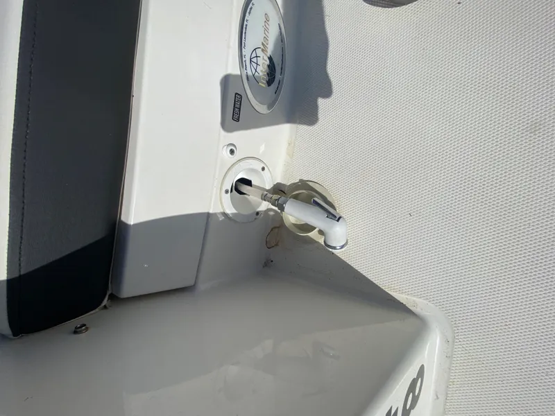 Slide: The Image of Bayliner DX 2200 2021 - 11