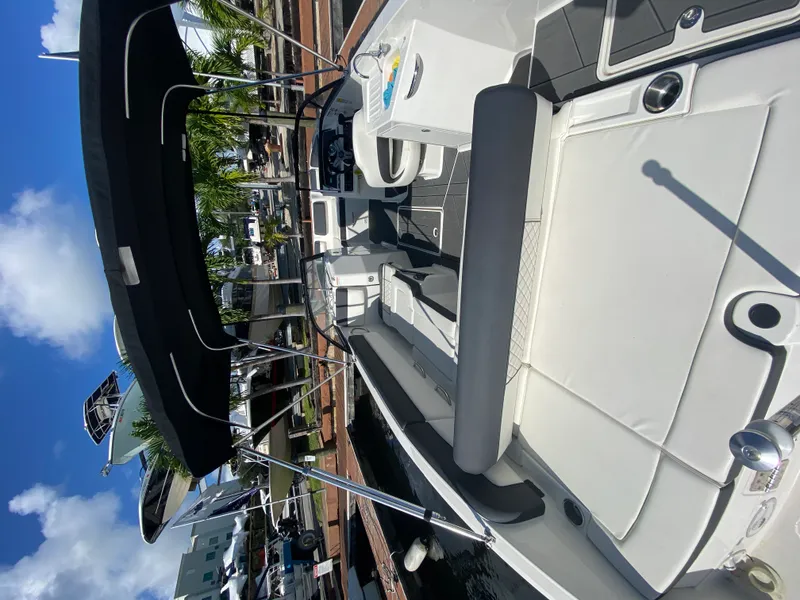 Slide: The Image of Bayliner DX 2200 2021 - 4