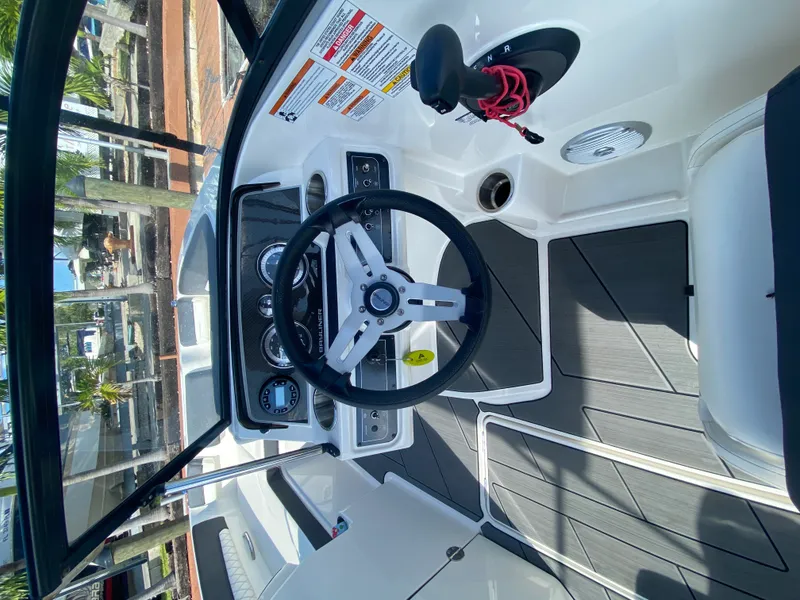 Slide: The Image of Bayliner DX 2200 2021 - 6