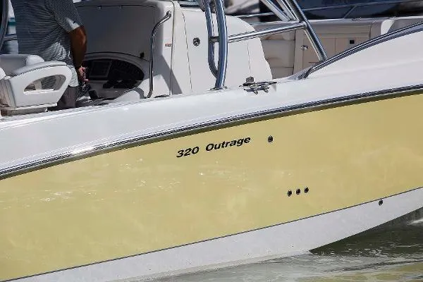 Slide: The Image of Boston Whaler 320 Outrage Cuddy Cabin 2008 - 6