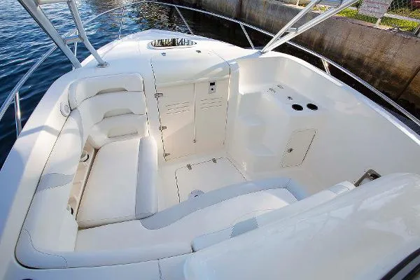 Slide: The Image of Boston Whaler 320 Outrage Cuddy Cabin 2008 - 9