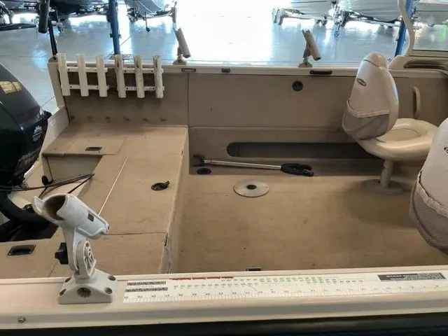 Slide: The Image of Crestliner Super Hawk 1800 Fishing Boat 2002 - 10