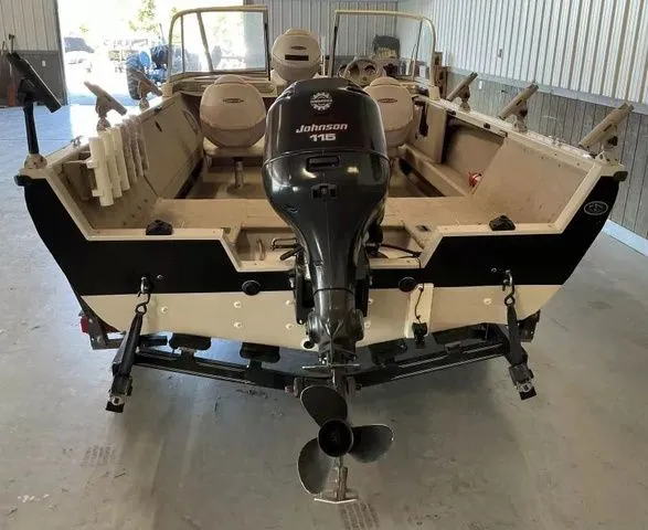Slide: The Image of Crestliner Super Hawk 1800 Fishing Boat 2002 - 14