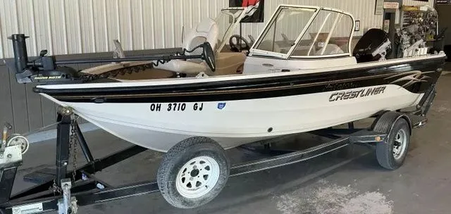 Slide: The Image of Crestliner Super Hawk 1800 Fishing Boat 2002 - 17