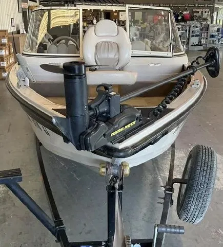 Slide: The Image of Crestliner Super Hawk 1800 Fishing Boat 2002 - 3