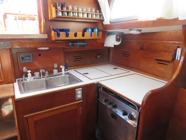 Slide: The Image of Hinckley Yachts Bermuda 40 1979 - 1