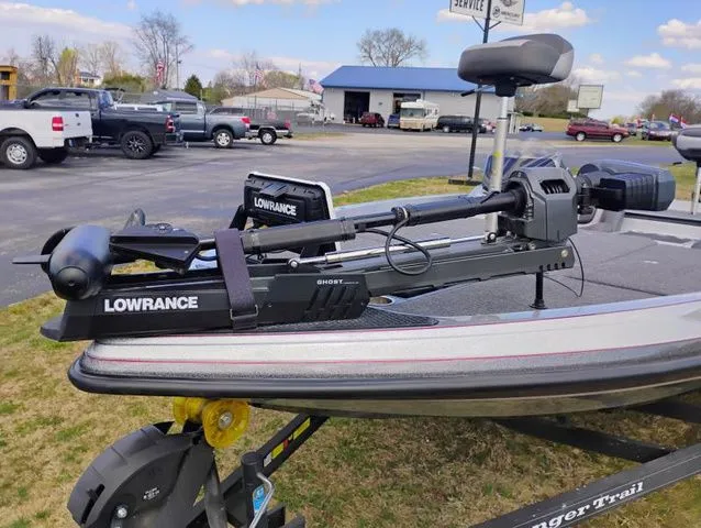 Slide: The Image of Ranger Z519 Bass Boat 2024 - 17