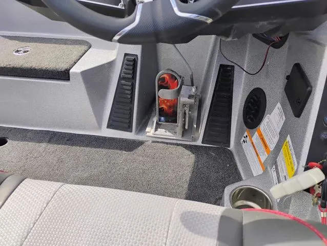 Slide: The Image of Ranger Z519 Bass Boat 2024 - 20