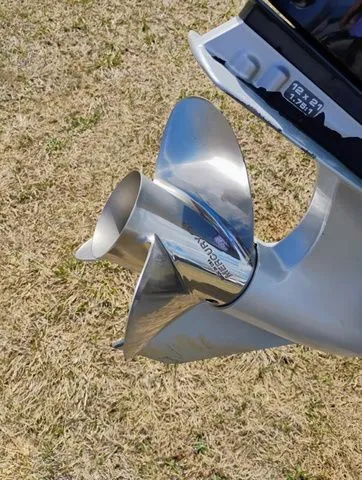 Slide: The Image of Ranger Z519 Bass Boat 2024 - 22