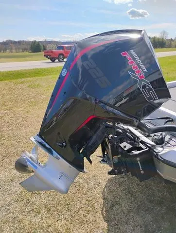 Slide: The Image of Ranger Z519 Bass Boat 2024 - 9