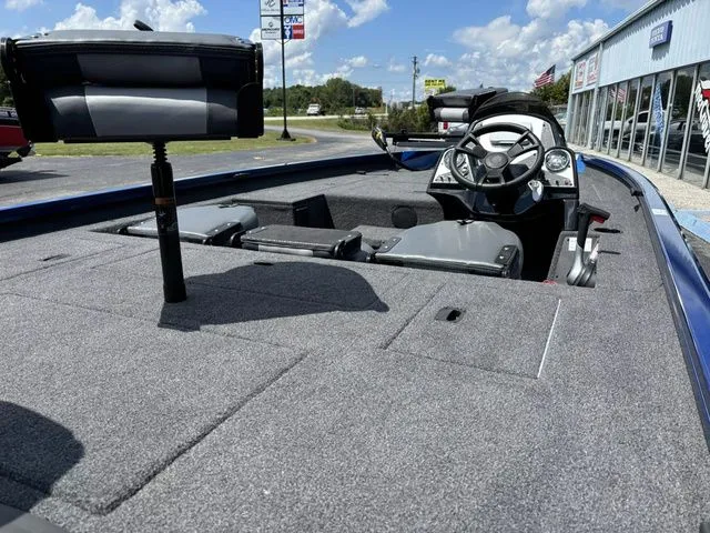 Slide: The Image of Lowe Stinger 175 Bass Boat 2022 - 4