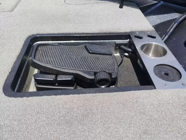 Slide: The Image of Caymas CX 20 PRO Bass Boat 2022 - 12