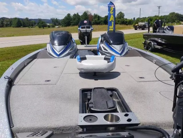 Slide: The Image of Caymas CX 20 PRO Bass Boat 2022 - 19