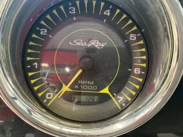 Slide: The Image of Sea Ray SPX 230 Bowrider 2019 - 15