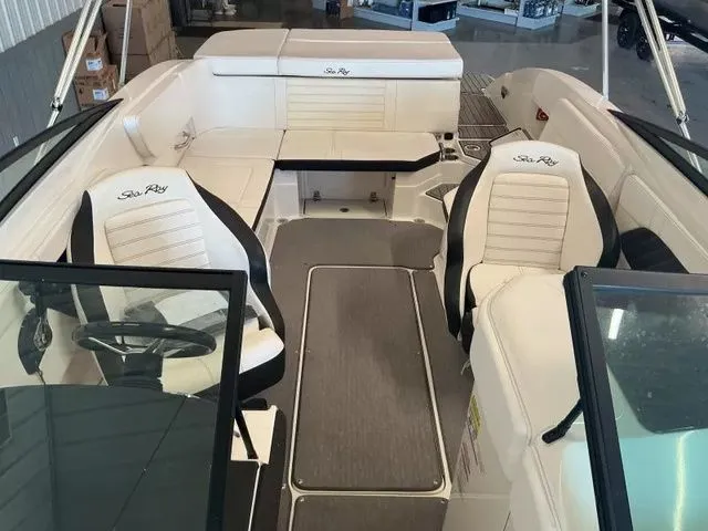 Slide: The Image of Sea Ray SPX 230 Bowrider 2019 - 4