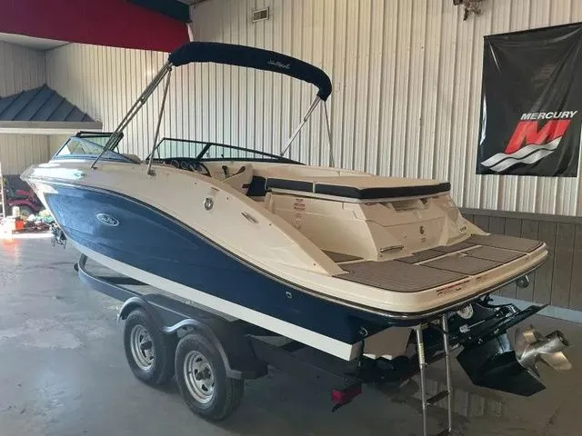 Slide: The Image of Sea Ray SPX 230 Bowrider 2019 - 6