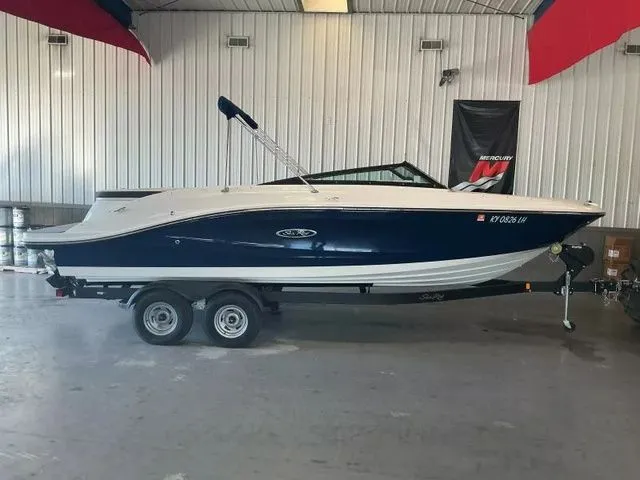 Slide: The Image of Sea Ray SPX 230 Bowrider 2019 - 8