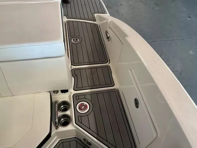 Slide: The Image of Sea Ray SPX 230 Bowrider 2019 - 9