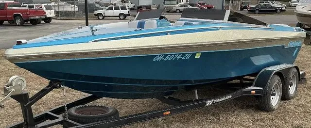 Slide: The Image of Checkmate AMBASSADOR Bowrider 1989 - 3