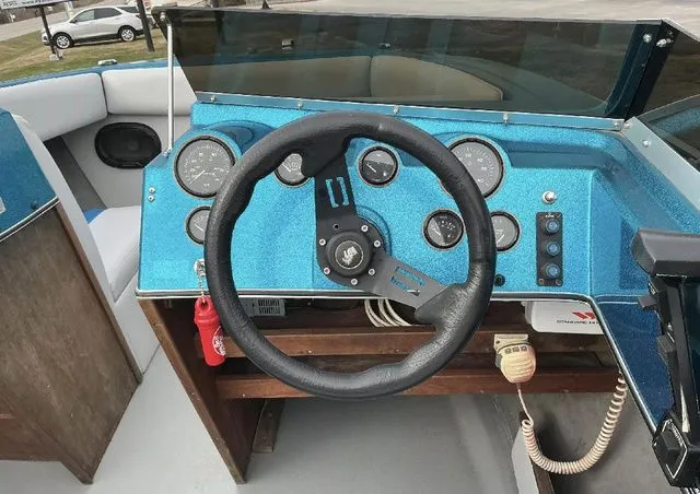 Slide: The Image of Checkmate AMBASSADOR Bowrider 1989 - 6