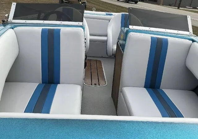 Slide: The Image of Checkmate AMBASSADOR Bowrider 1989 - 7