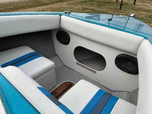 Slide: The Image of Checkmate AMBASSADOR Bowrider 1989 - 8