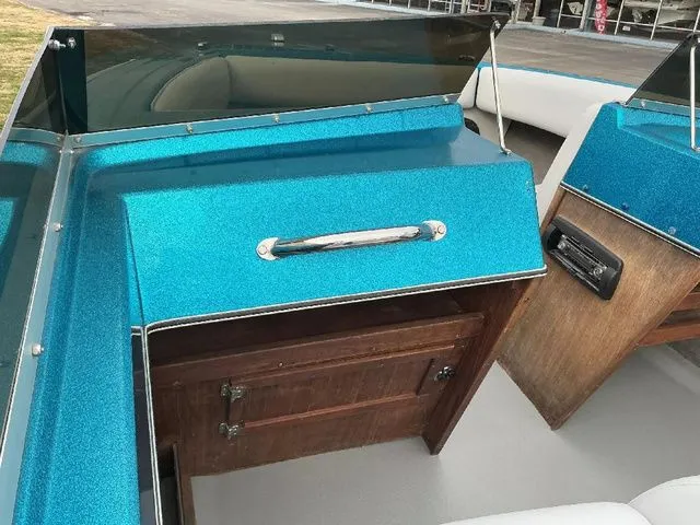 Slide: The Image of Checkmate AMBASSADOR Bowrider 1989 - 9