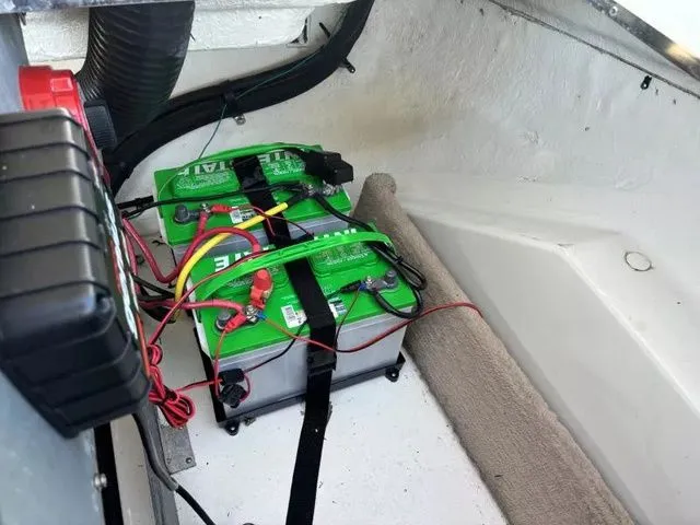 Slide: The Image of Sea Ray 210 BR Cruiser (Power) 1998 - 25