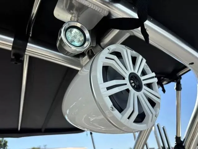 Slide: The Image of Sea Ray 210 BR Cruiser (Power) 1998 - 26