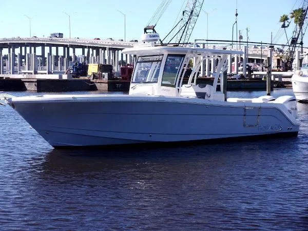 Slide: The Image of Robalo R302 Center Console 2021 - 0