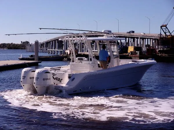 Slide: The Image of Robalo R302 Center Console 2021 - 3