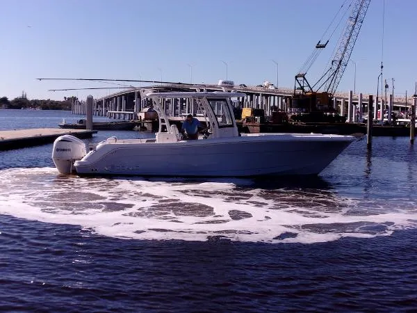 Slide: The Image of Robalo R302 Center Console 2021 - 4