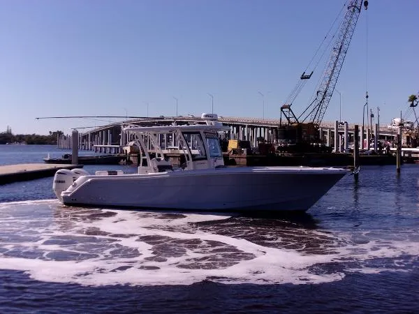 Slide: The Image of Robalo R302 Center Console 2021 - 5