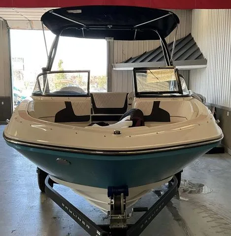 Slide: The Image of Bayliner VR5 Bowrider 2022 - 13