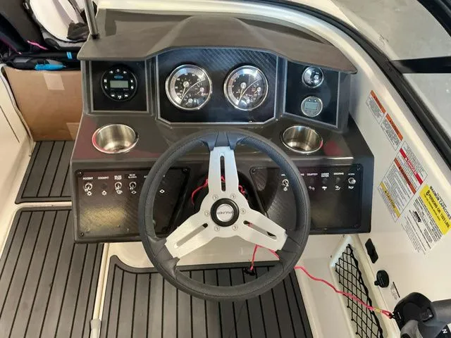 Slide: The Image of Bayliner VR5 Bowrider 2022 - 17