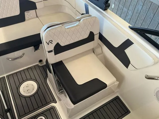 Slide: The Image of Bayliner VR5 Bowrider 2022 - 4