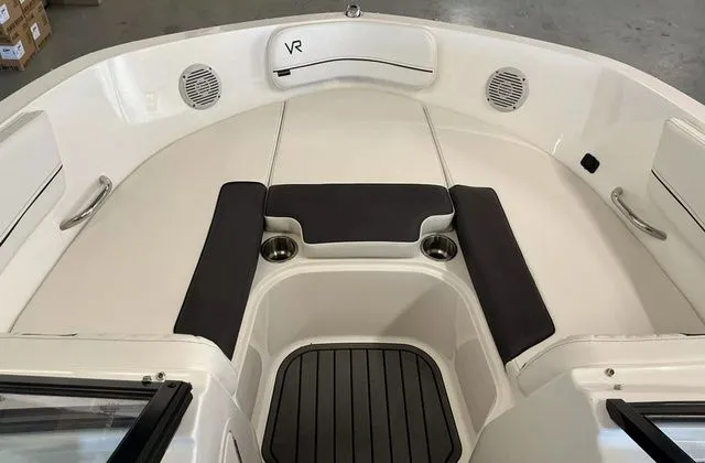 Slide: The Image of Bayliner VR5 Bowrider 2022 - 8