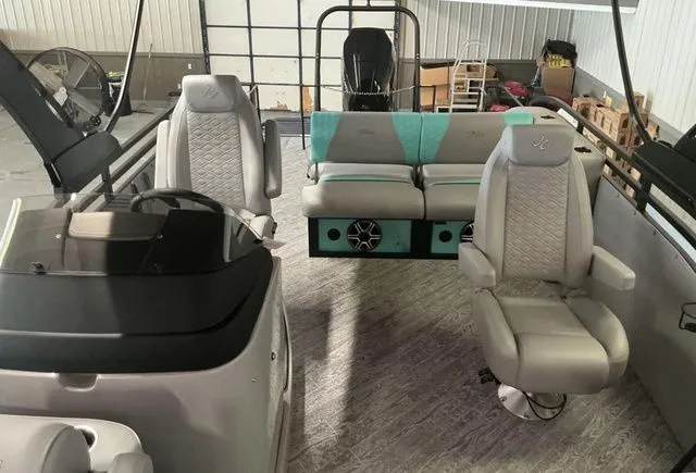 Slide: The Image of JC SWINGBACK 25TT SPORT HTH Tritoon 2026 - 5