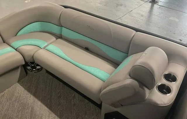 Slide: The Image of JC Manufacturing SWINGBACK 25TT SPORT HTH Tritoon 2026 - 14