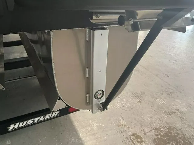 Slide: The Image of JC Manufacturing SWINGBACK 25TT SPORT HTH Tritoon 2026 - 28