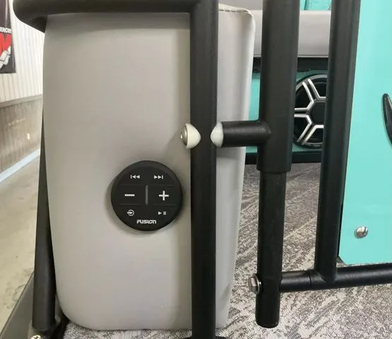 Slide: The Image of JC Manufacturing SWINGBACK 25TT SPORT HTH Tritoon 2026 - 29