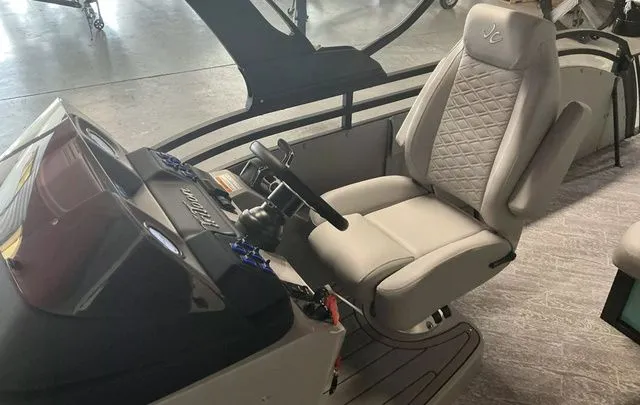 Slide: The Image of JC Manufacturing SWINGBACK 25TT SPORT HTH Tritoon 2026 - 32