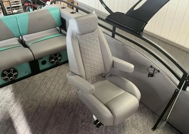 Slide: The Image of JC Manufacturing SWINGBACK 25TT SPORT HTH Tritoon 2026 - 34