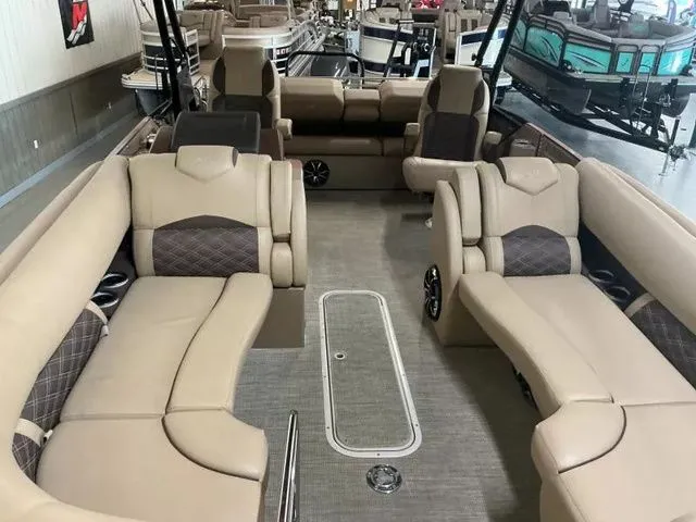 Slide: The Image of Silver Wave 2410 JS Tritoon 2021 - 10