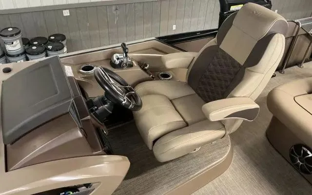 Slide: The Image of Silver Wave 2410 JS Tritoon 2021 - 13